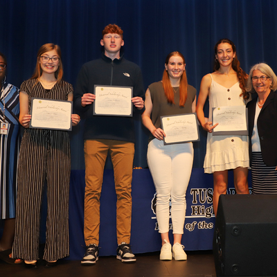 2022 Scholarship winners with President Pat Logue