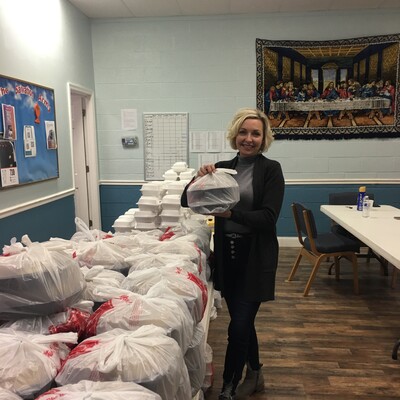 Thanksgiving 2023 - One of our Advisory Board members volunteering to distribute the meals!!