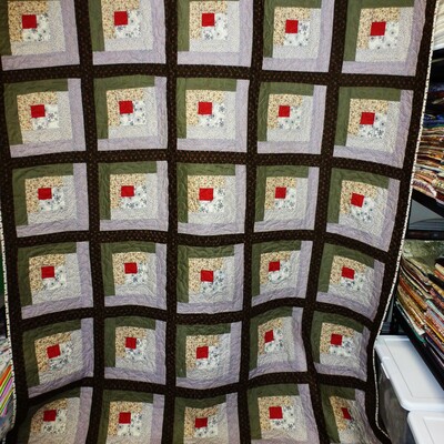 Quilt donated to Hope's Treasure