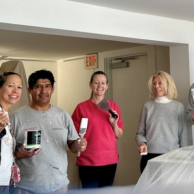 Gallery painting volunteers