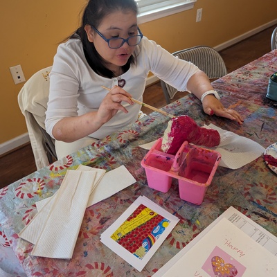 Jesahel painting her sculpture